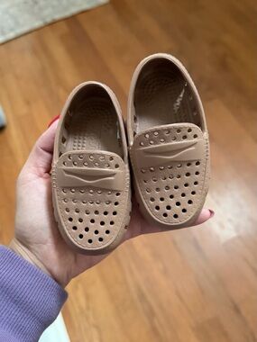 Great Condition Toddler Floafers Breathable Water Slip-On Shoes in Tan